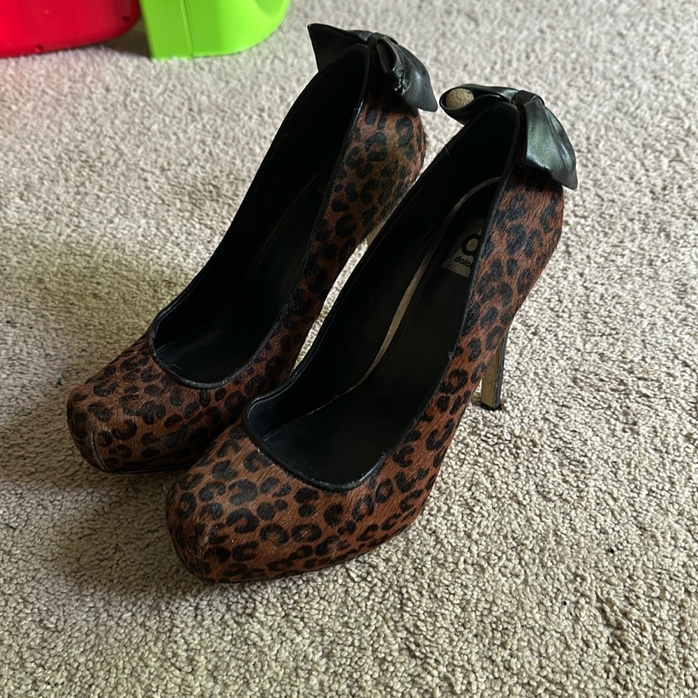 Dolce Vita leopard print bow back platform heel - size 8.5